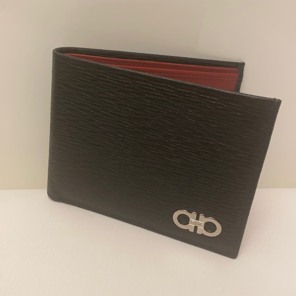 Salvatore Ferragamo men’s leather wallet perfect condition